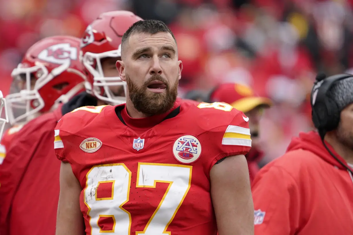 Chiefs' Andy Reid and Travis Kelce hash things out after sideline outburst vs Raiders