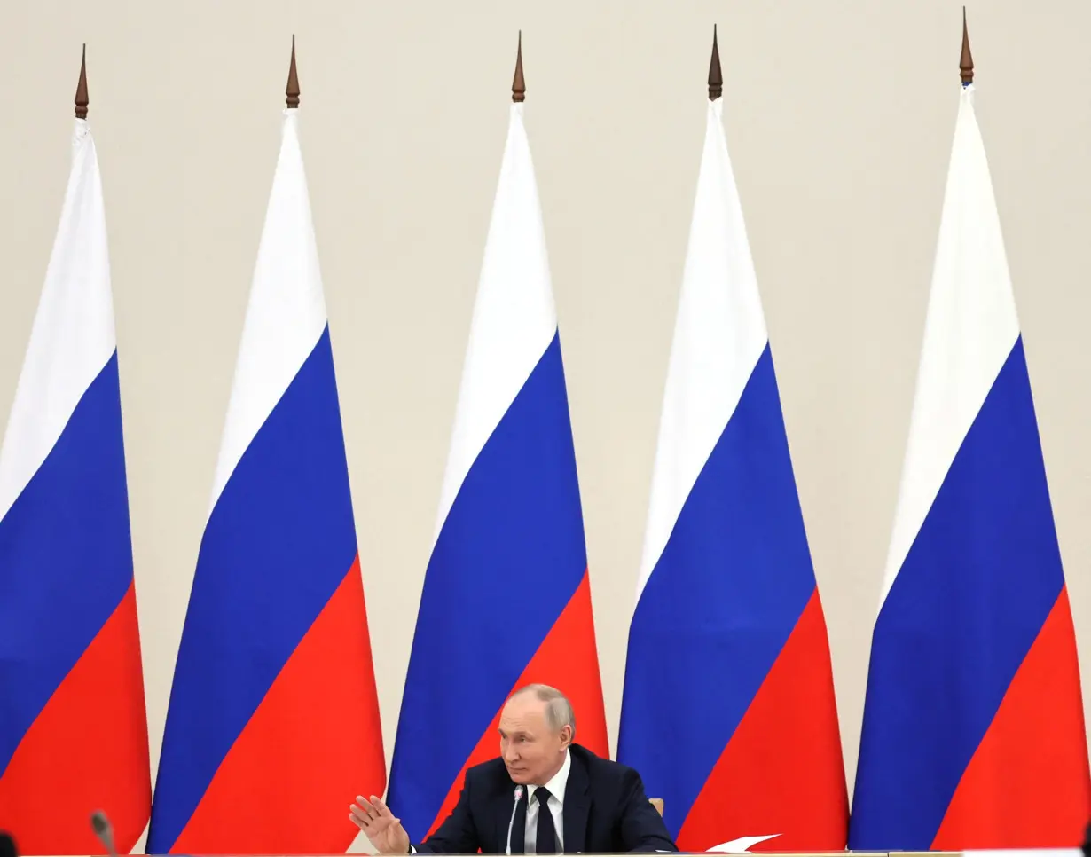 Russia's President Putin meets judges of Constitutional Court