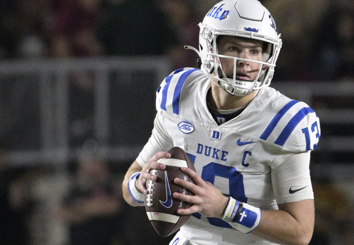 Former Duke QB Leonard transfers to Notre Dame; Ex-Miami QB Van Dyke goes to Wisconsin