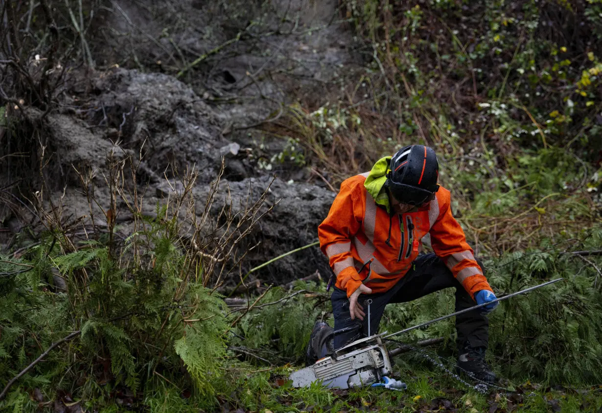 2 bodies found in creeks as atmospheric river drops record-breaking rain in Pacific Northwest