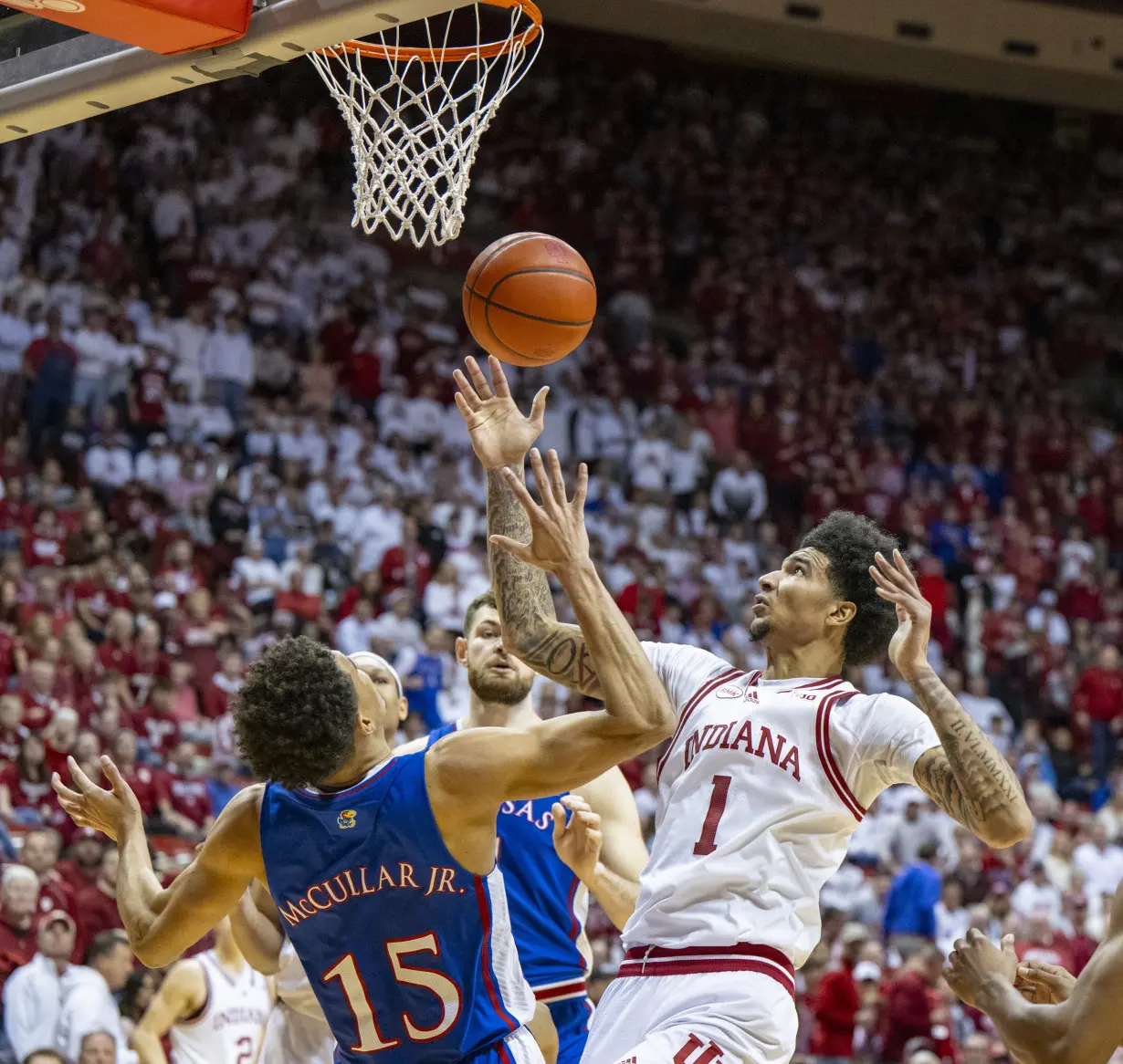 LA Post McCullar scores 21 as No. 2 Kansas rallies for 7571 win at