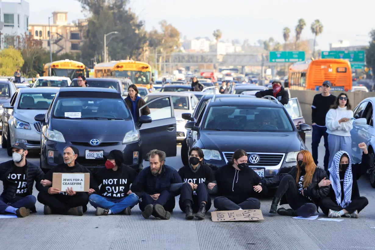 Los Angeles freeway blocked by Jewish protesters against Gaza war
