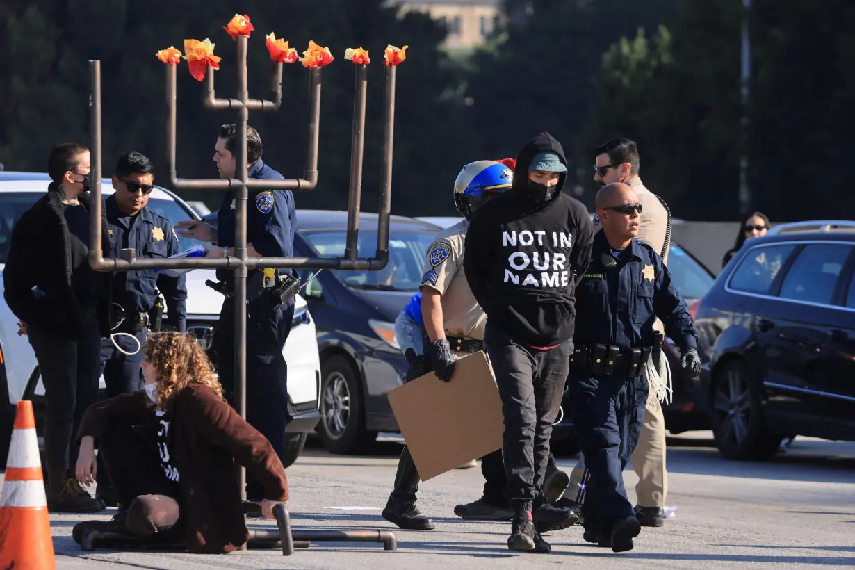 Los Angeles freeway blocked by Jewish protesters against Gaza war