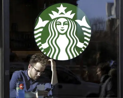 It's not a happy holiday at Starbucks, facing boycotts over the Middle East war and unionization