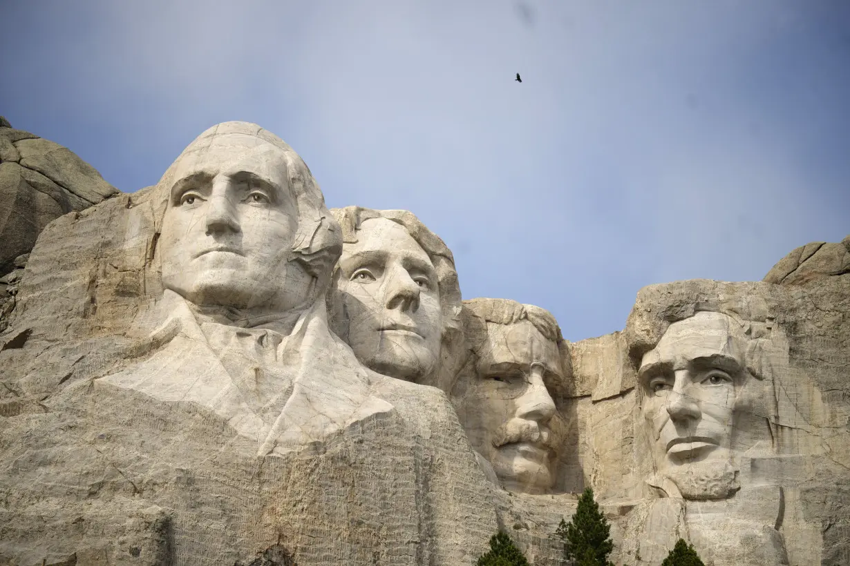 Pilots flying tourists over national parks face new rules. None are stricter than at Mount Rushmore