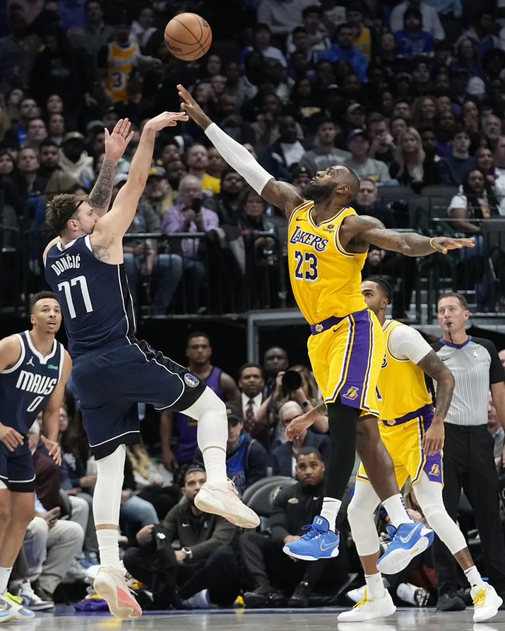 Lakers Mavericks Basketball