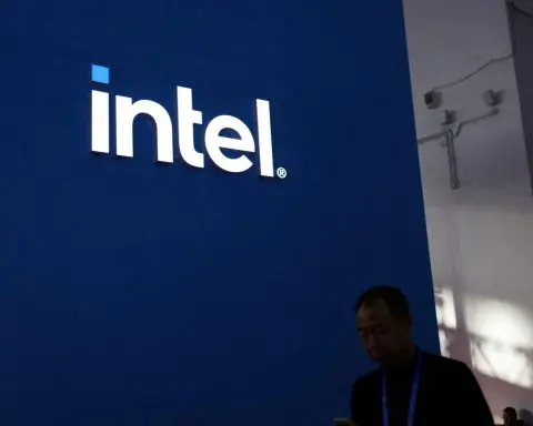 Intel chief ready to go it alone on chip manufacturing