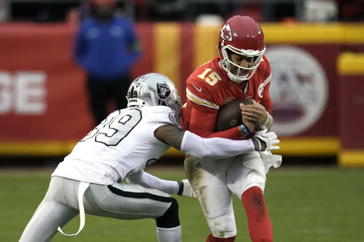 Raiders stun sloppy Chiefs with 2 defensive TDs in 20-14 victory on Christmas Day