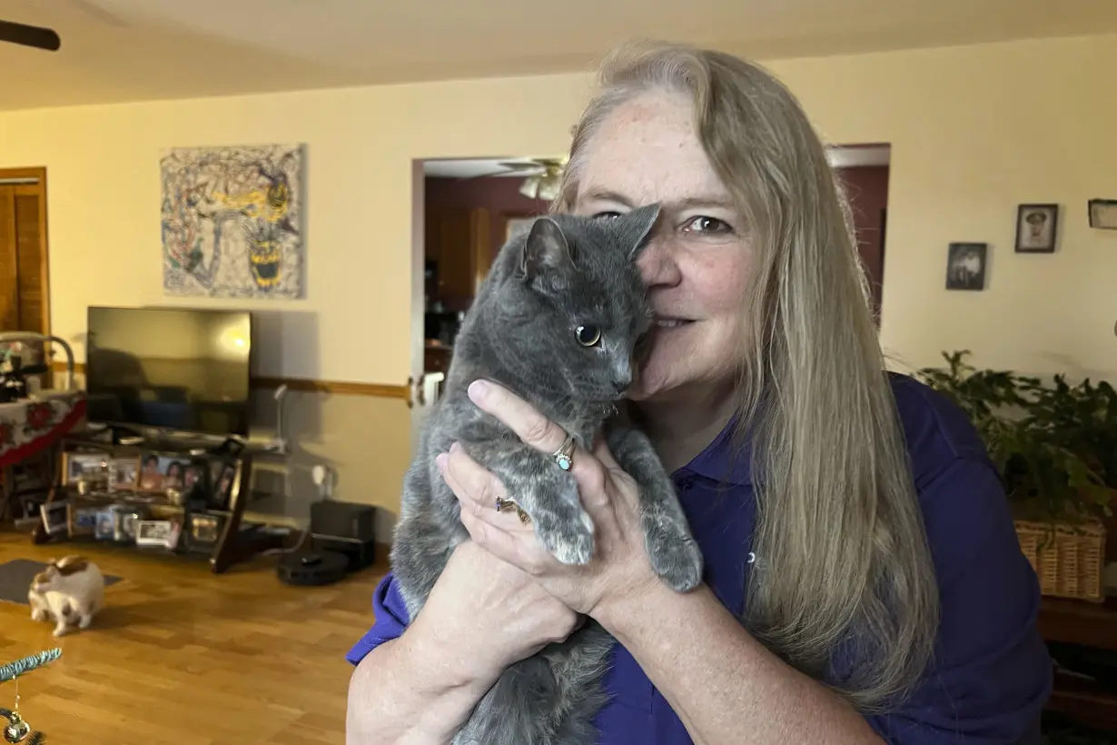 Cat-owner duo in Ohio shares amputee journey while helping others through animal therapy