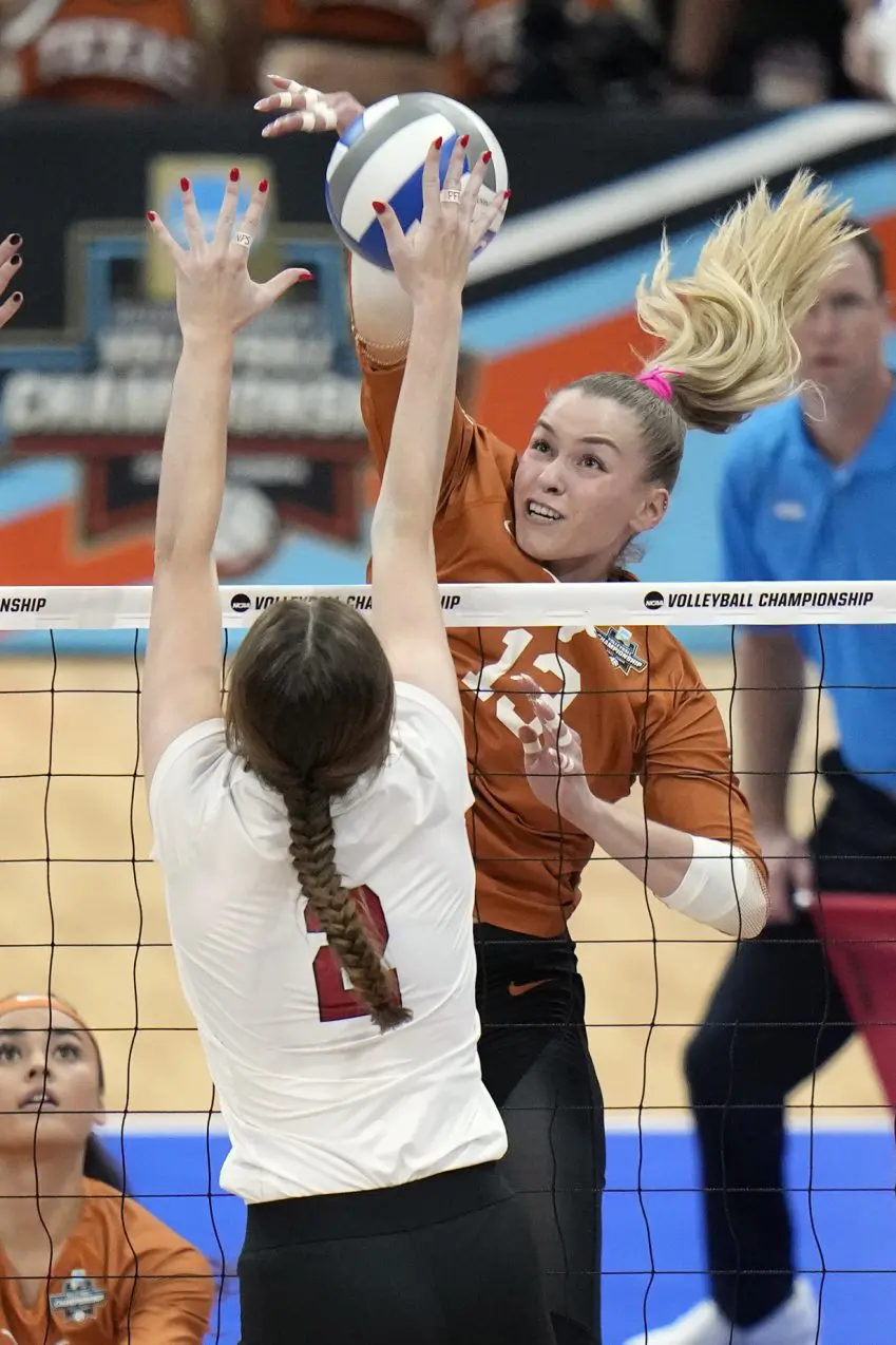 Madisen Skinner, freshman Ella Swindel help Texas defend volleyball title, sweep No. 1 Nebraska