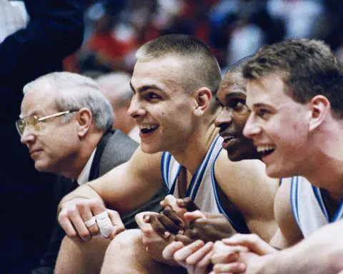 Eric Montross, a former UNC and NBA big man, dies at 52 after cancer fight