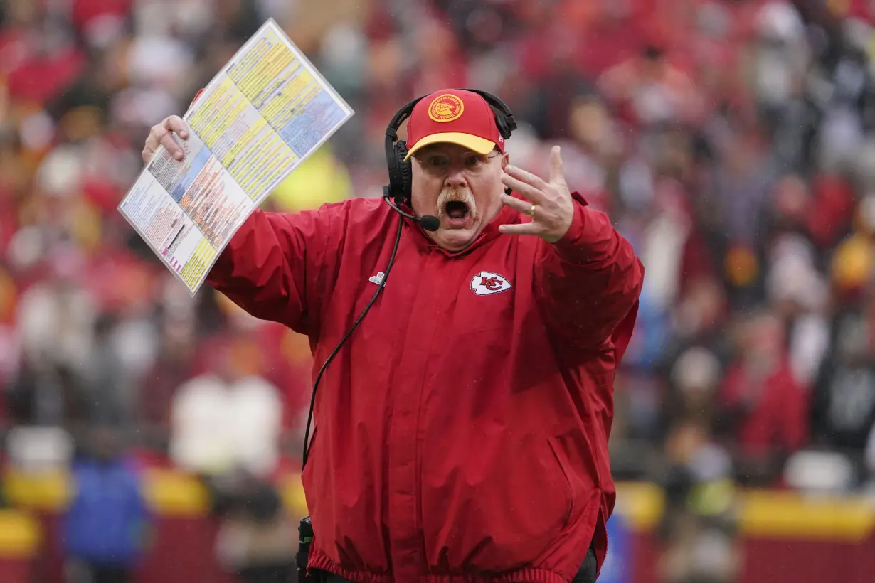 Chiefs' Andy Reid and Travis Kelce hash things out after sideline outburst vs Raiders