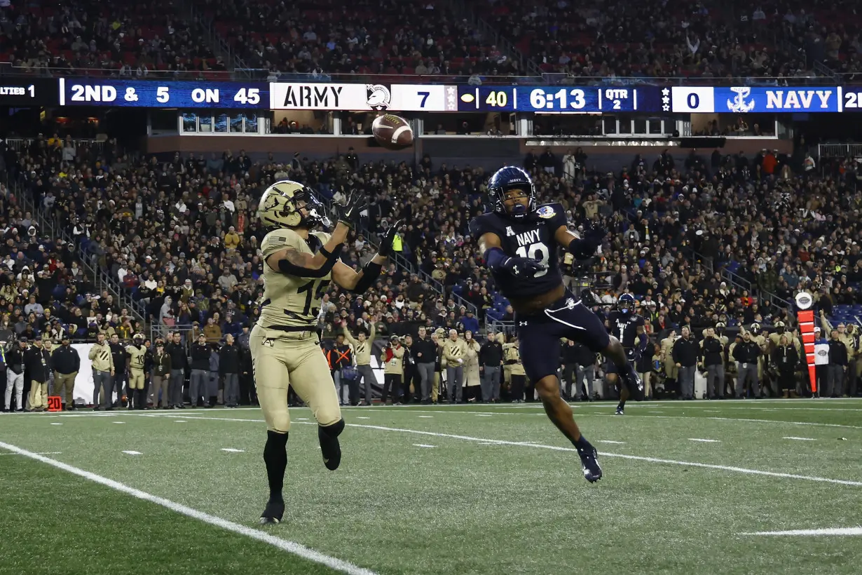 Army holds on with goal-line stand in final seconds, beats Navy 17-11