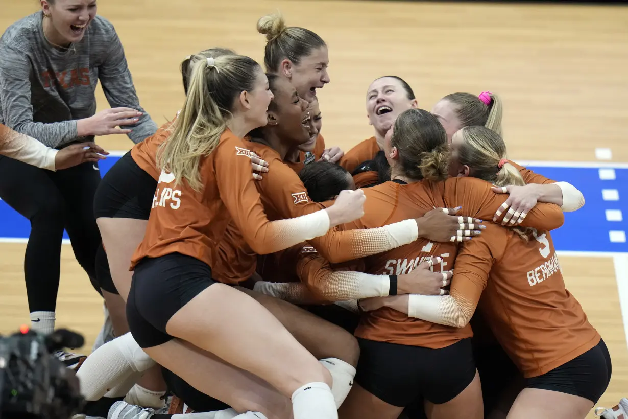 Madisen Skinner, freshman Ella Swindel help Texas defend volleyball title, sweep No. 1 Nebraska