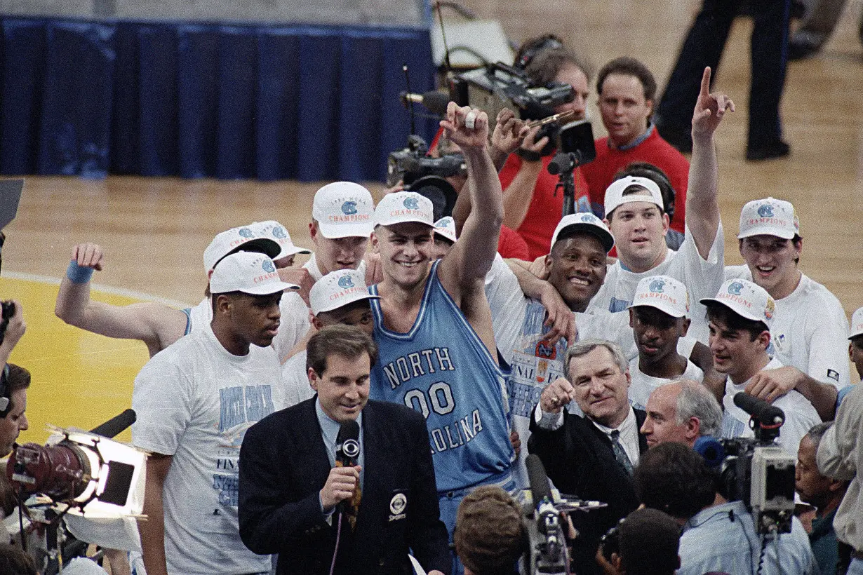 Eric Montross, a former UNC and NBA big man, dies at 52 after cancer fight