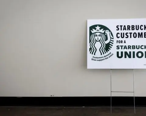 Starbucks to resume union talks - Bloomberg News