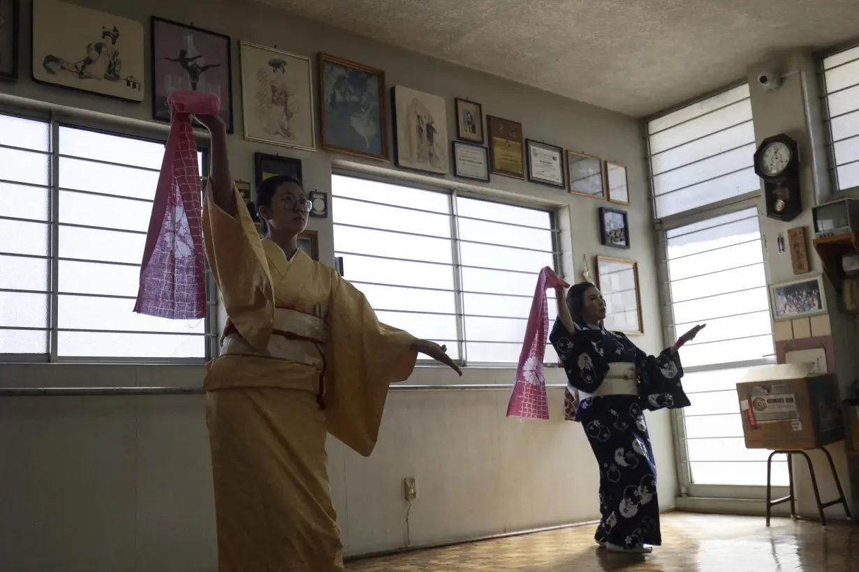 In Mexico, a Japanese traditional dancer shows how body movement speaks beyond culture and religion