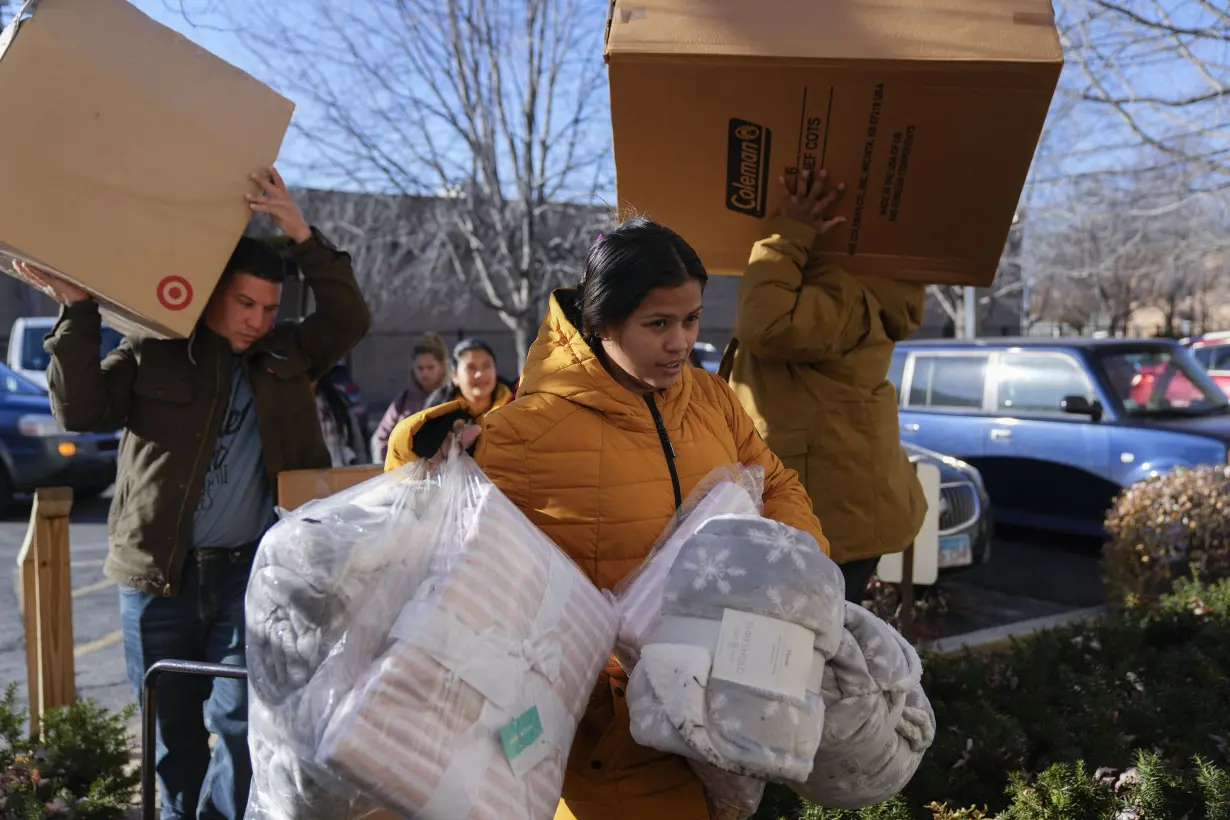 Chicago and other northern US cities scramble to house migrants with coldest weather just ahead