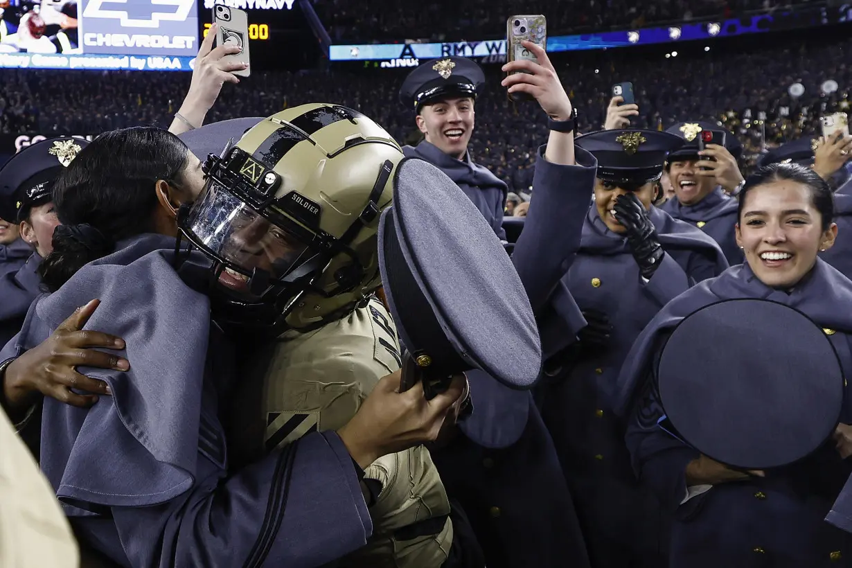 Army holds on with goal-line stand in final seconds, beats Navy 17-11