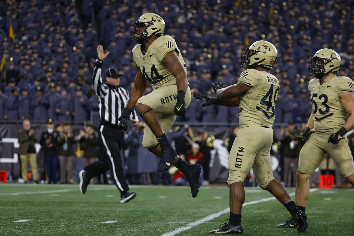 Army holds on with goal-line stand in final seconds, beats Navy 17-11