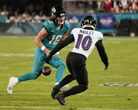 Jags QB Trevor Lawrence practices with hopes of clearing concussion protocol and playing at Bucs