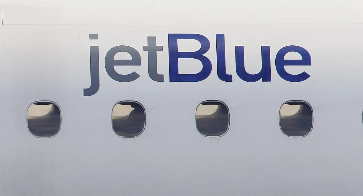 NTSB says a JetBlue captain took off quickly to avoid an incoming plane in Colorado last year