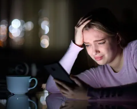 Self-Googling for Disorders Harms Teen Wellness, Experts Warn