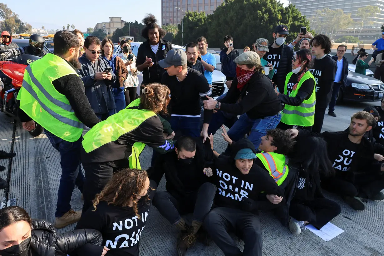 Los Angeles freeway blocked by Jewish protesters against Gaza war