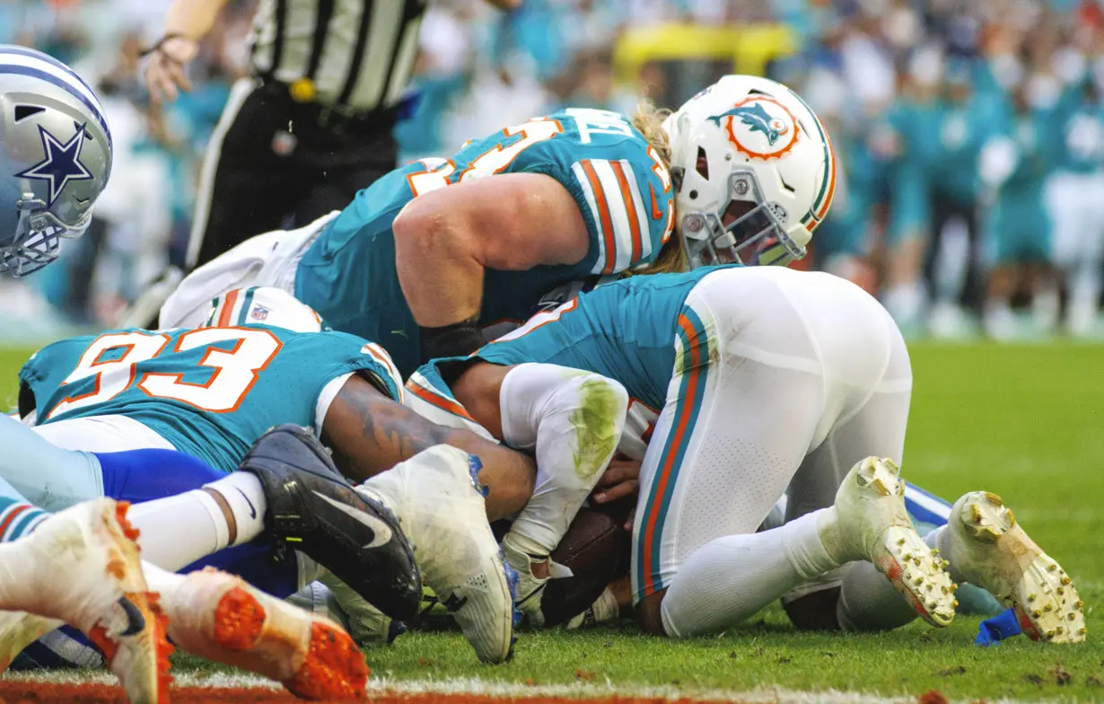 Dolphins nip Cowboys 22-20 on Jason Sanders' last-second field goal, secure playoff spot