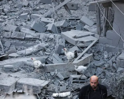 aftermath of israeli strikes, in khan younis
