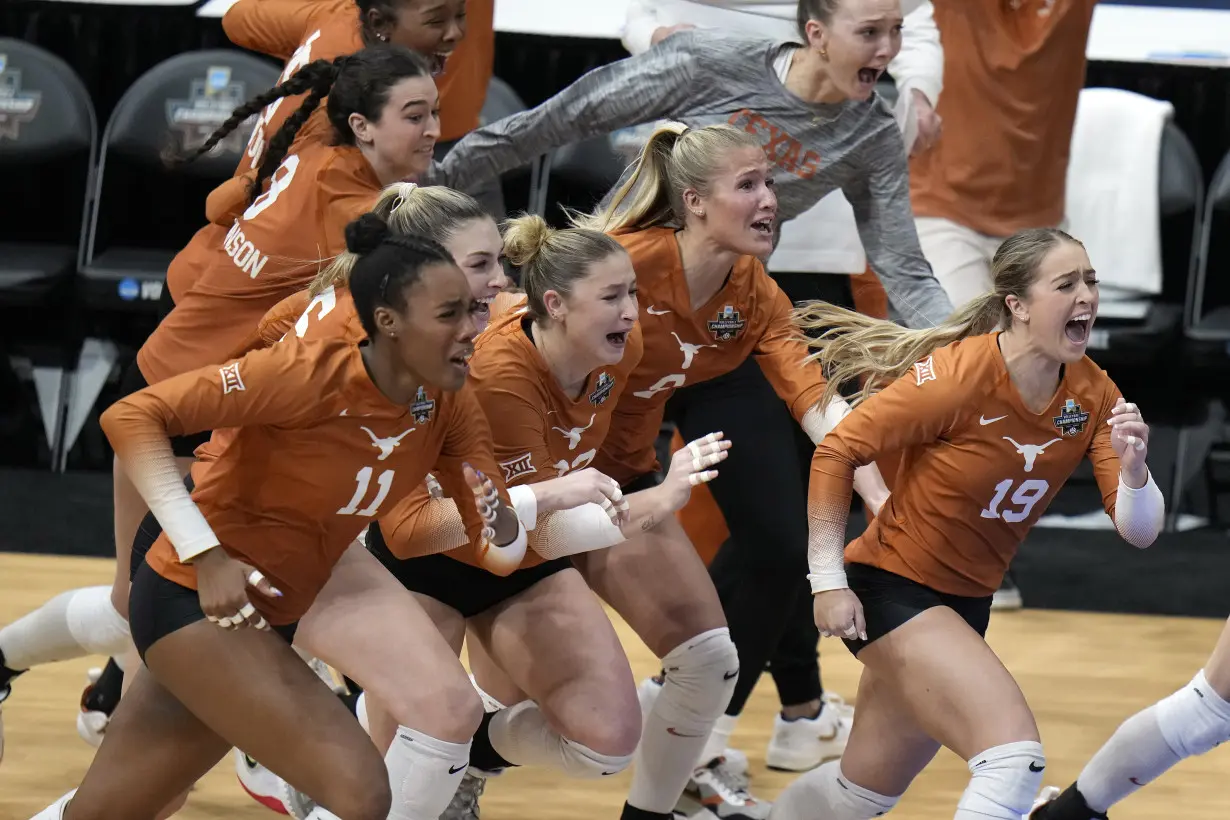 Madisen Skinner, freshman Ella Swindel help Texas defend volleyball title, sweep No. 1 Nebraska