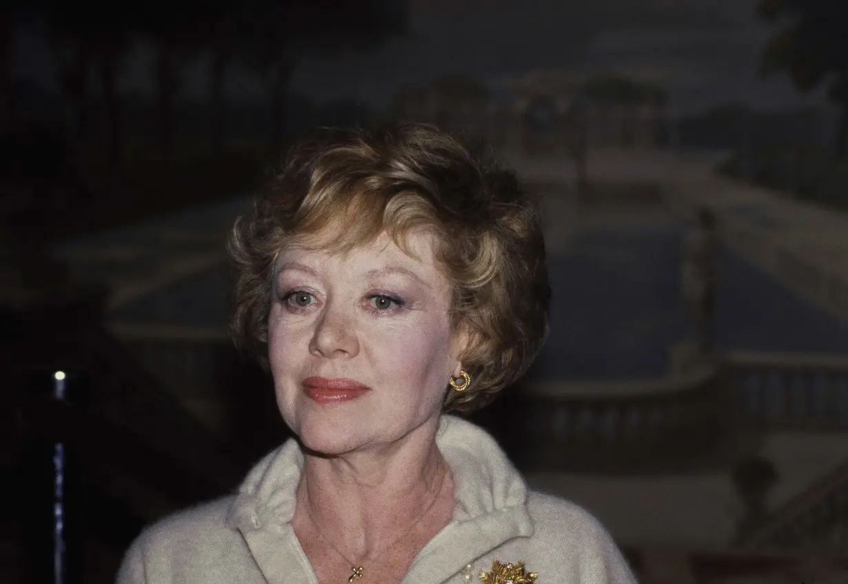 CORRECTION Obit-Glynis Johns