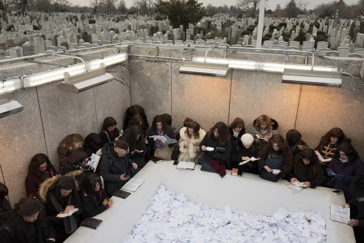 Synagogue Tunnel Chabad Explainer