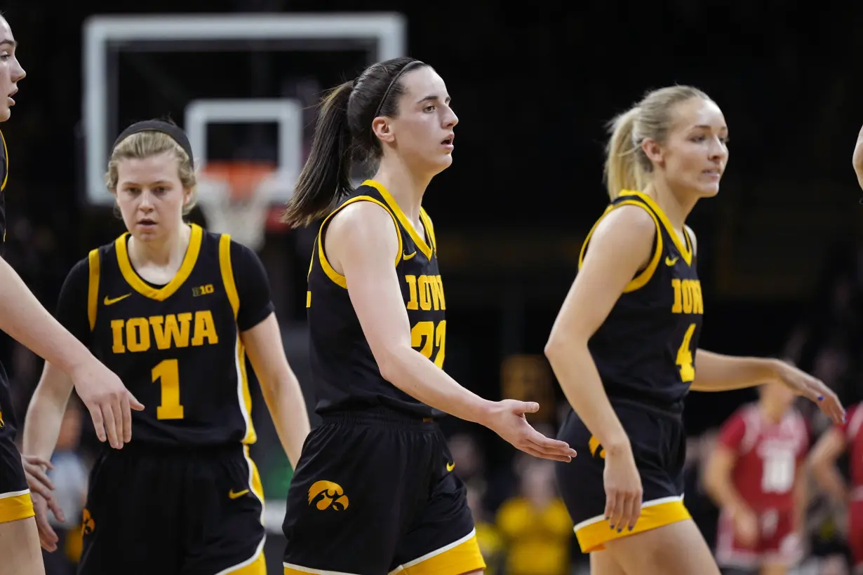 Wisconsin Iowa Basketball