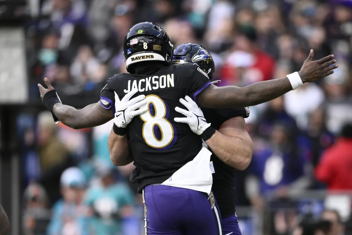 Lamar Jackson's perfect passer rating helps Ravens rout Dolphins 56-19 to clinch top seed in AFC