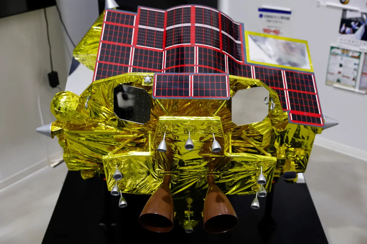 Japan's SLIM spacecraft attempts moon landing