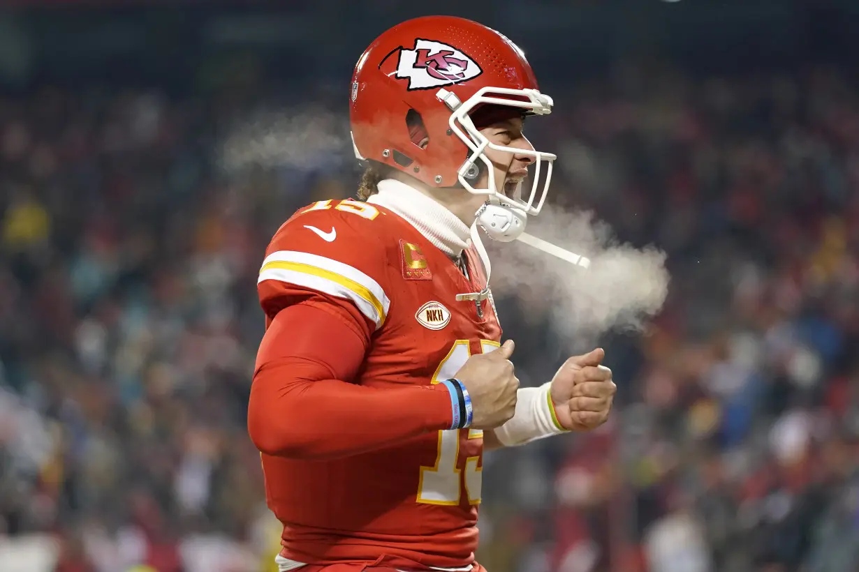 Chiefs' Patrick Mahomes hitting the road for first time in the playoffs to play Buffalo