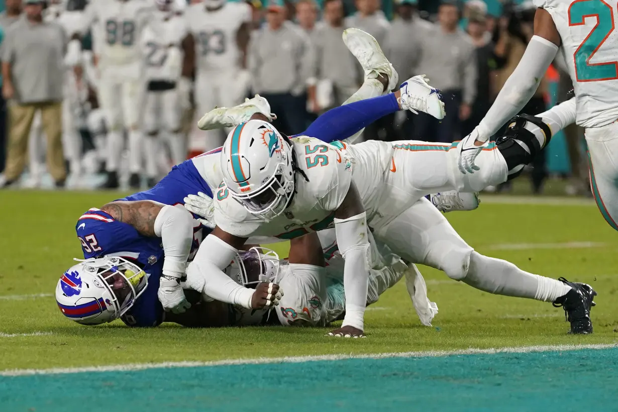 Josh Allen rallies Bills for 21-14 win over Dolphins. Buffalo secures No. 2 seed in AFC