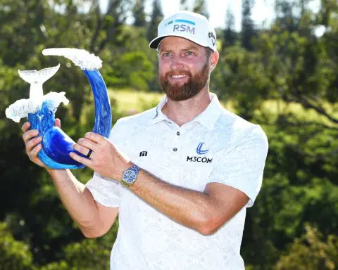 Chris Kirk makes late birdie to take PGA Tour season opener at Kapalua