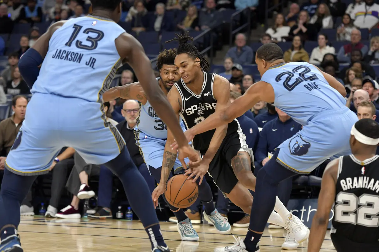 Morant scores 26, dunks on Wembanyama as Grizzlies pull away from Spurs for a 106-98 win