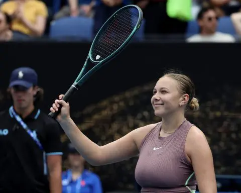 Anisimova's comeback on track as she reaches the 2nd round in Australia