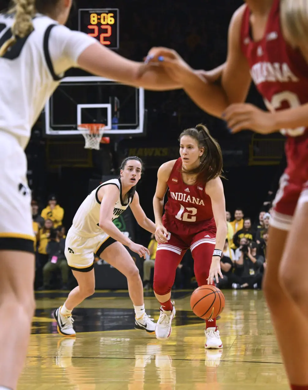 Caitlin Clark stars with 30 as No. 3 Iowa defeats No. 14 Indiana 84-57 before 13,000 despite snow