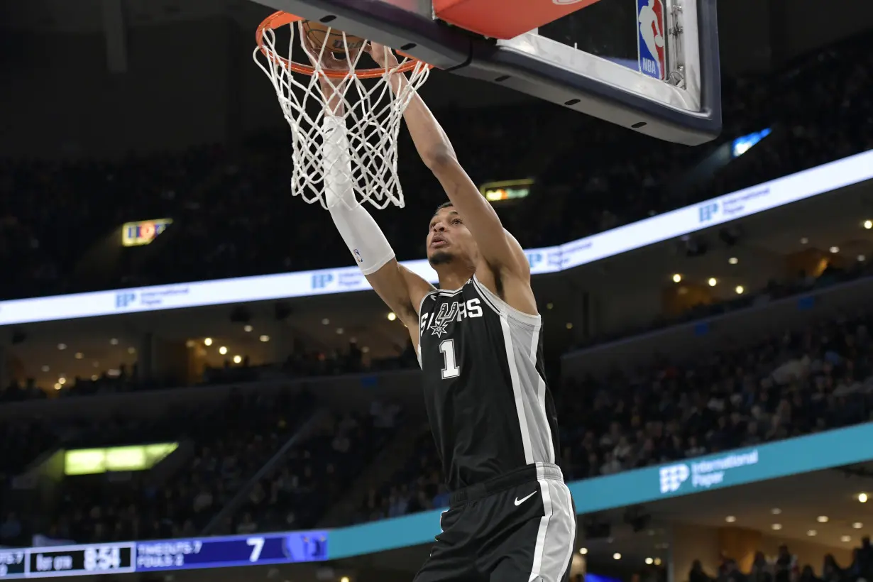 Morant scores 26, dunks on Wembanyama as Grizzlies pull away from Spurs for a 106-98 win