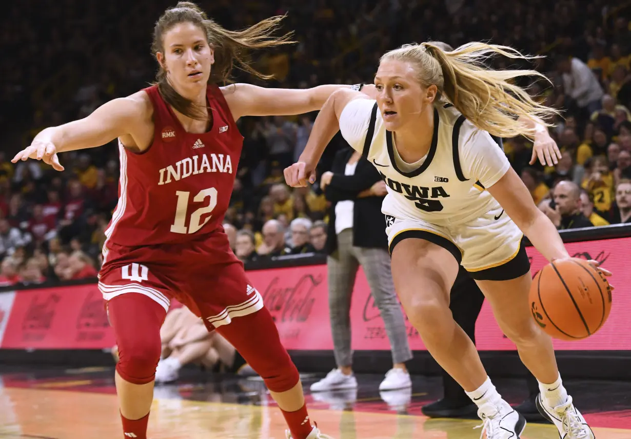 Caitlin Clark stars with 30 as No. 3 Iowa defeats No. 14 Indiana 84-57 before 13,000 despite snow