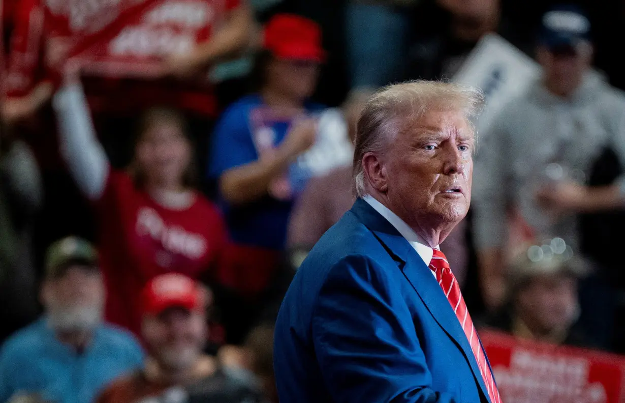 FILE PHOTO: Former U.S. President and Republican presidential candidate Donald Trump campaigns in Clinton