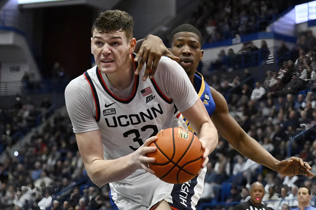 UConn, Purdue stay atop AP Top 25 while chaos ensues as Duke, Wisconsin, Iowa State make big jumps