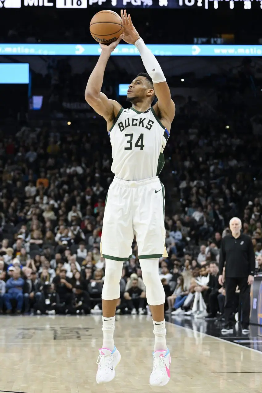 Antetokounmpo has 44 points, 14 rebounds, Bucks overcome Wembanyama, Spurs, 125-121