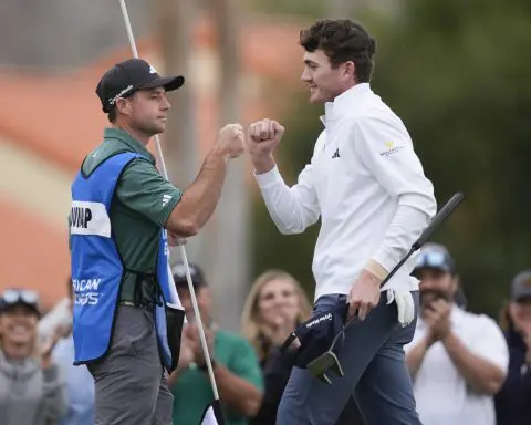 Nick Dunlap shoots 60, takes 3-shot lead in search of PGA Tour's first amateur victory since 1991