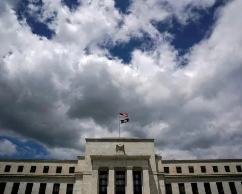 US economic activity little changed in recent weeks, Fed survey shows