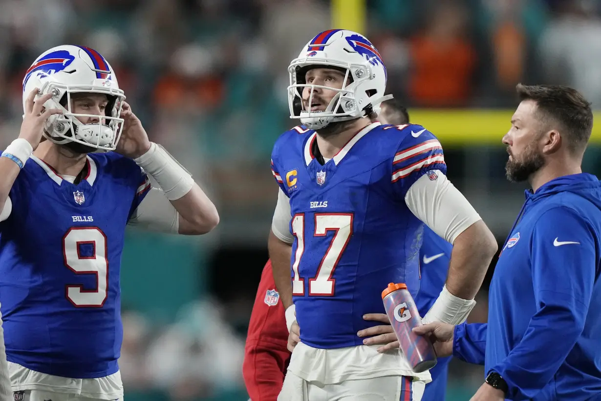 Josh Allen rallies Bills for 21-14 win over Dolphins. Buffalo secures No. 2 seed in AFC